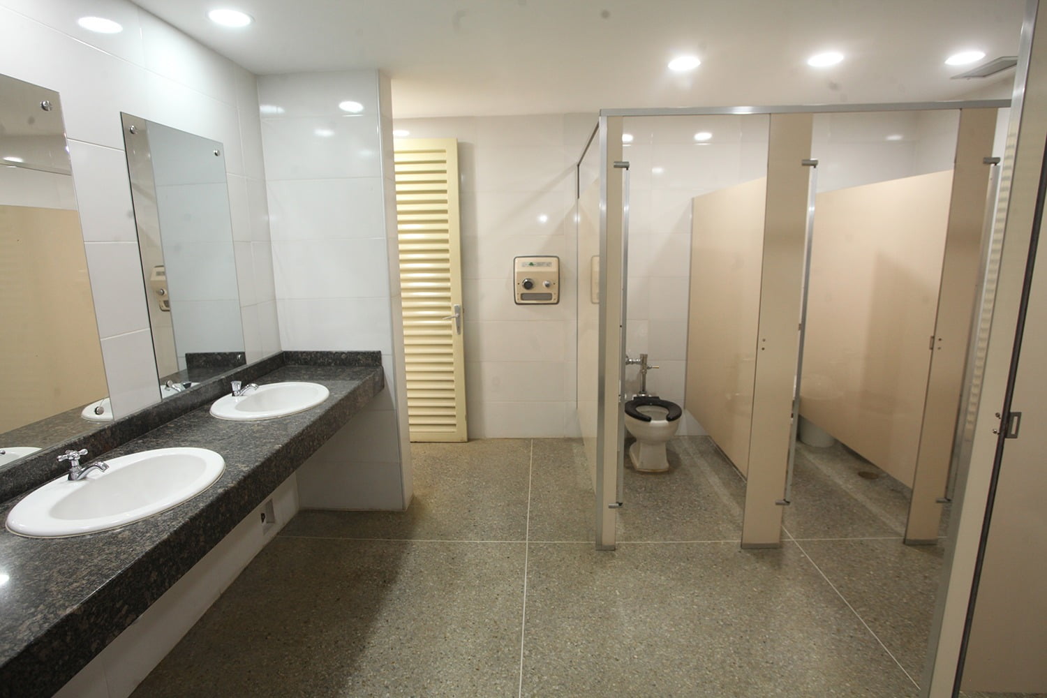 Remodelación Baños Feria