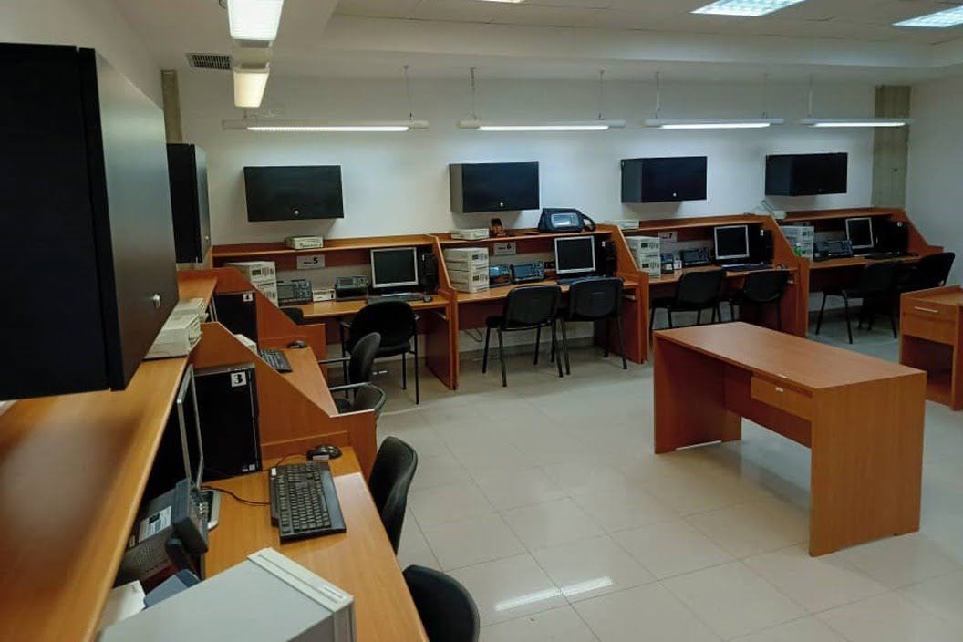 Actualización tecnológica Laboratorio Telecom